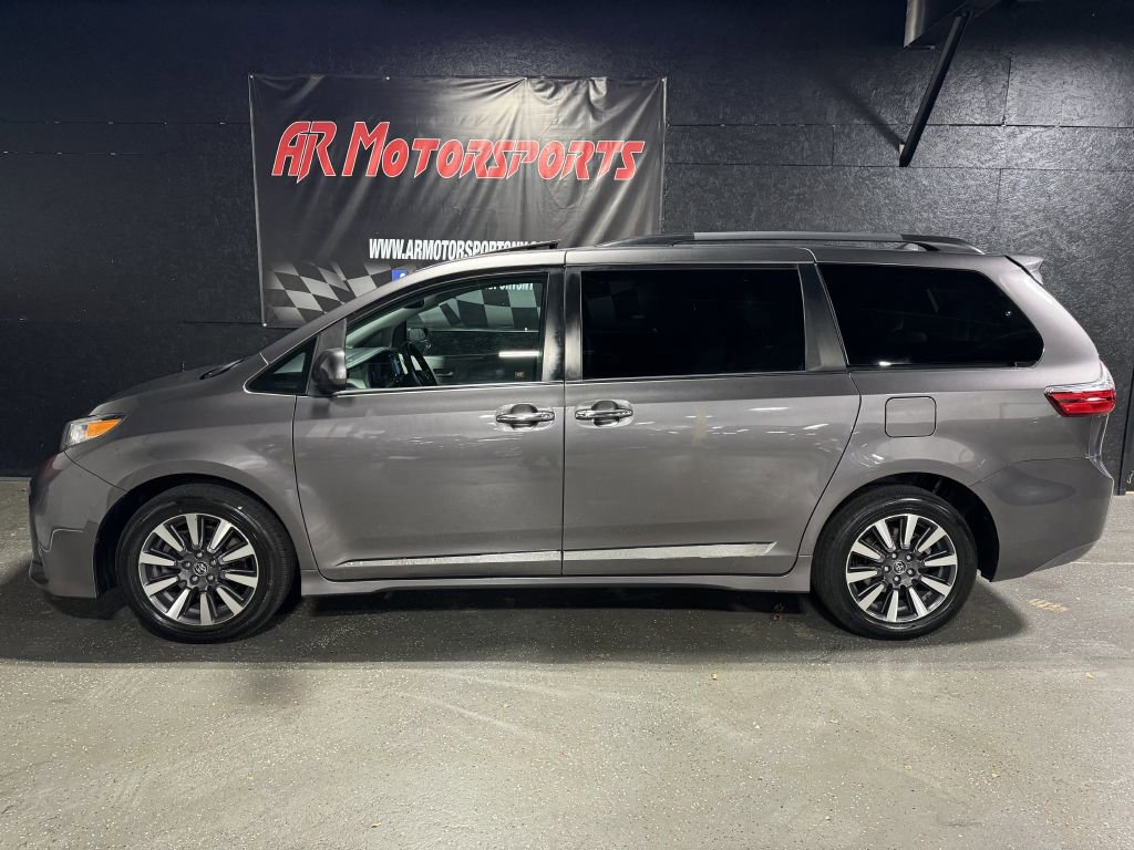 Used 2019 Toyota Sienna XLE image 2