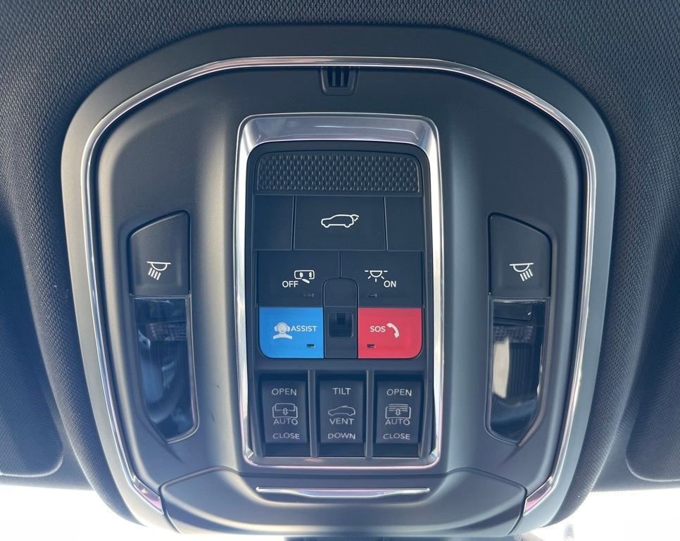 New 2025 Jeep Grand Cherokee Overland w/ Luxury Tech Group IV image 22