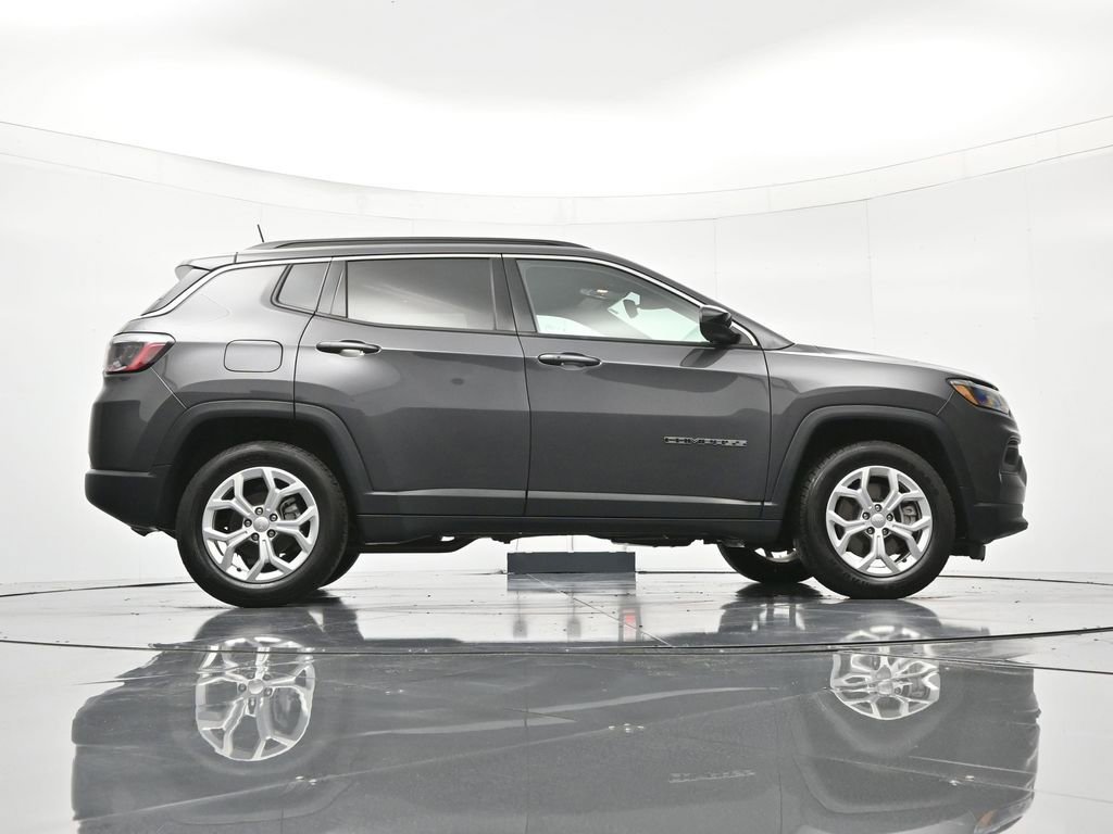 Used 2024 Jeep Compass Latitude AWD/4WD image 38