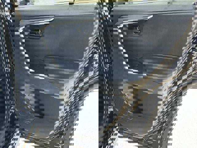 Used 2019 Toyota RAV4 LE AWD/4WD image 19