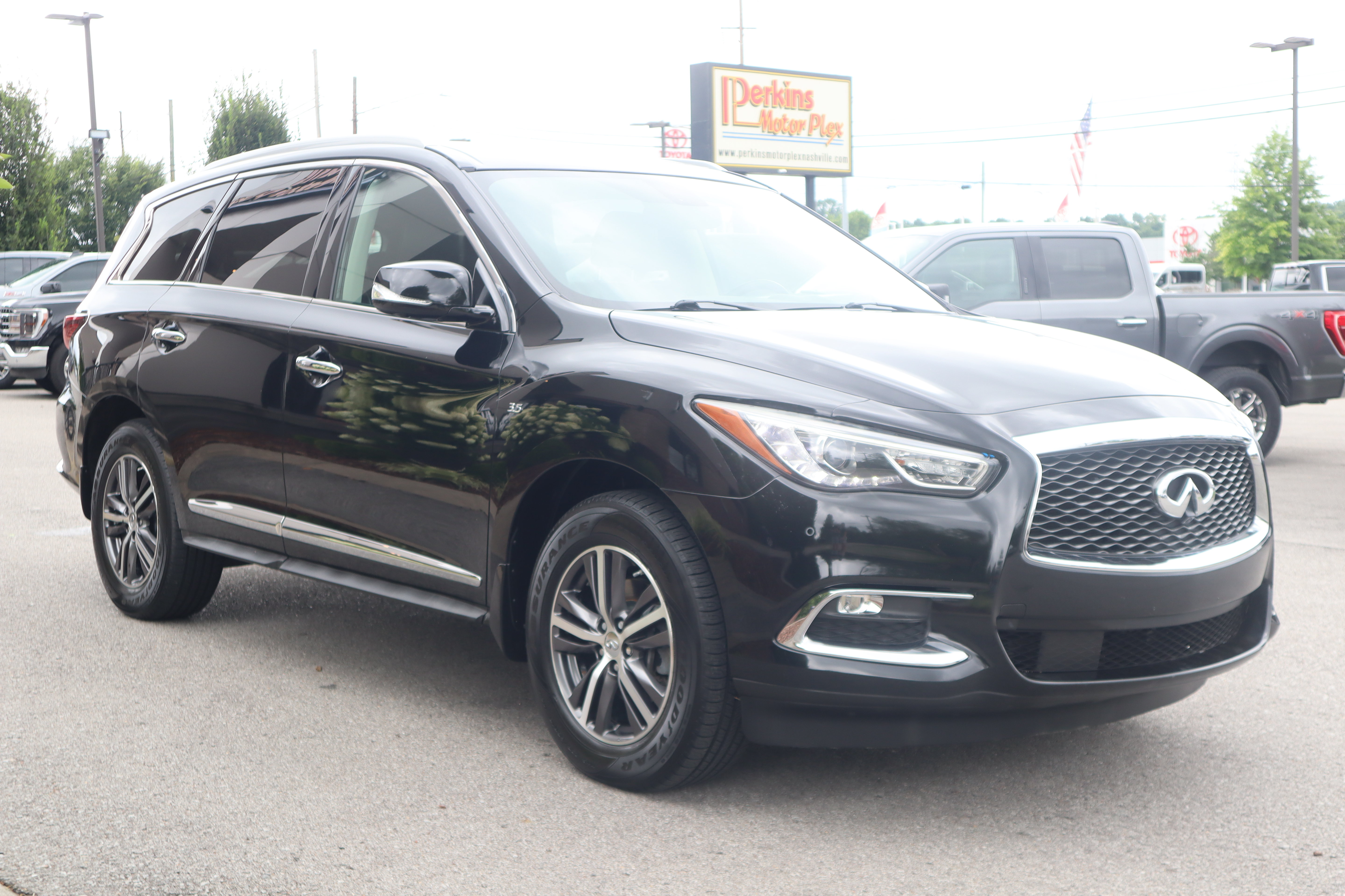 Used 2017 INFINITI QX60 Luxe w/ Premium Plus Package AWD/4WD image 5