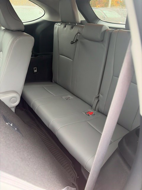 Used 2024 Toyota Highlander XLE AWD/4WD image 12
