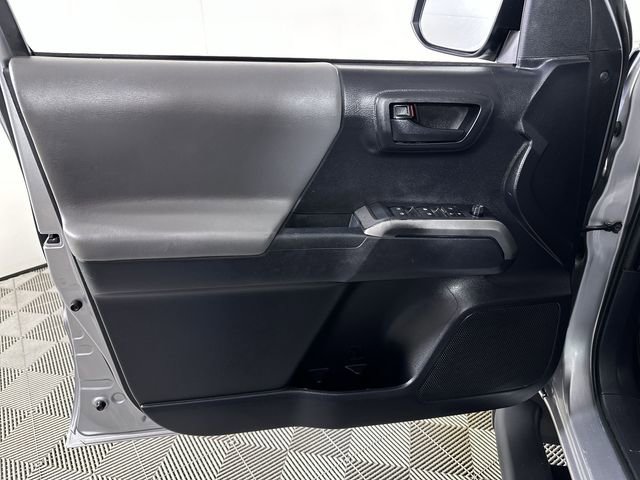 Used 2019 Toyota Tacoma SR5 RWD image 23