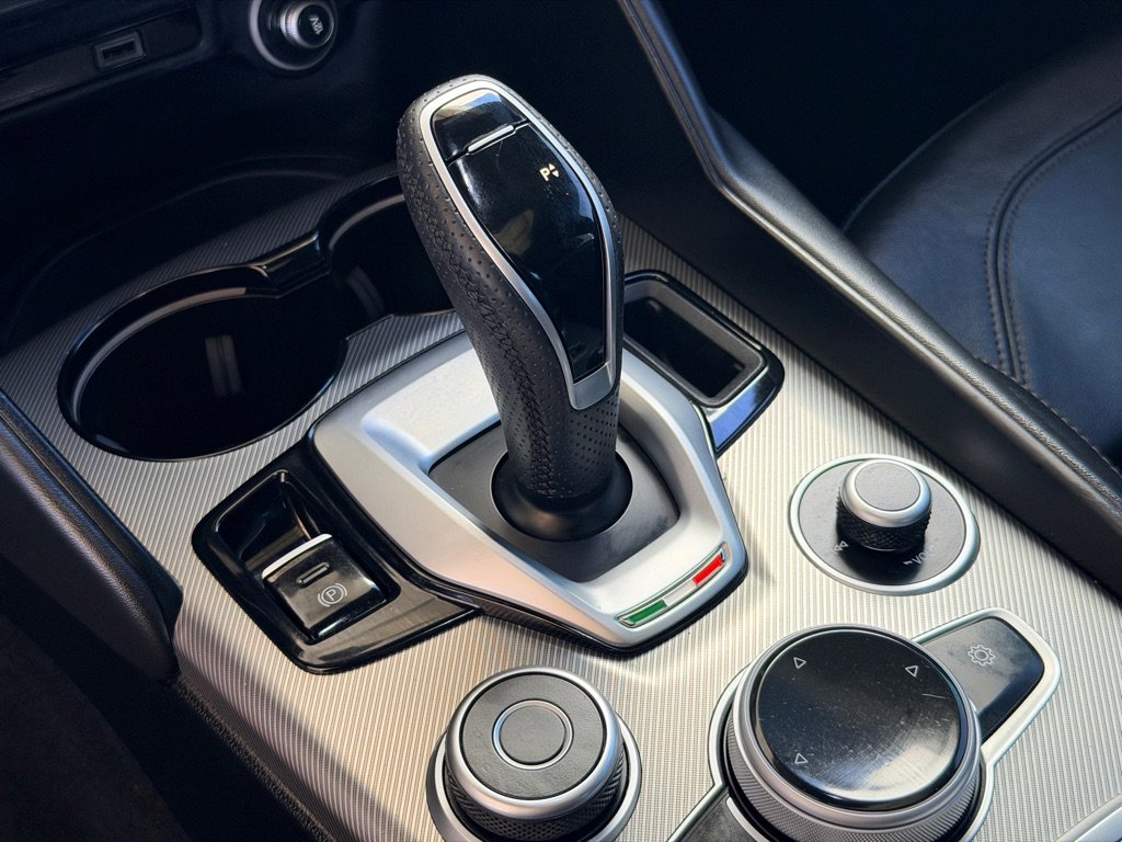 Used 2023 Alfa Romeo Giulia Veloce image 12