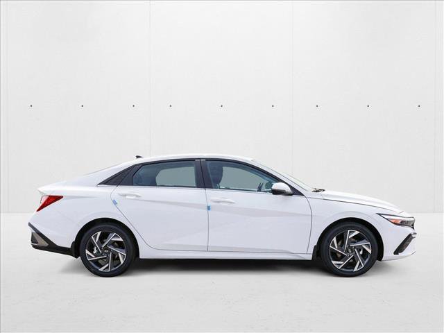 New 2025 Hyundai Elantra Limited image 4