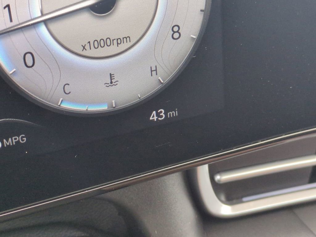 New 2026 Hyundai Elantra Limited image 36