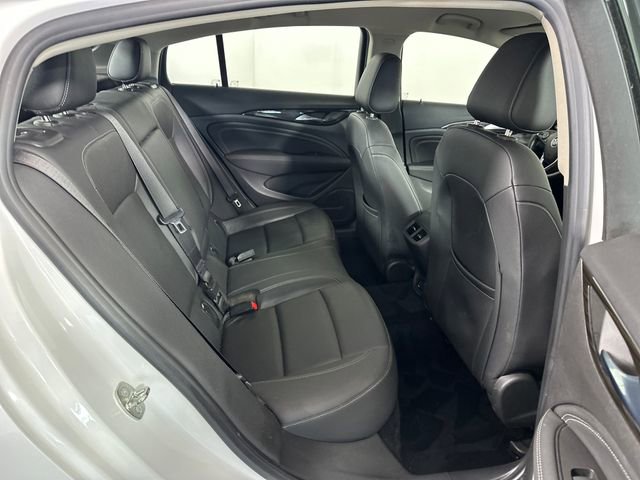 Used 2018 Buick Regal Essence w/ Driver Confidence Package #1 image 31