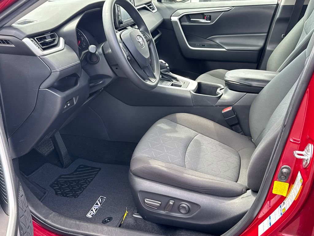 Used 2022 Toyota RAV4 XLE image 9