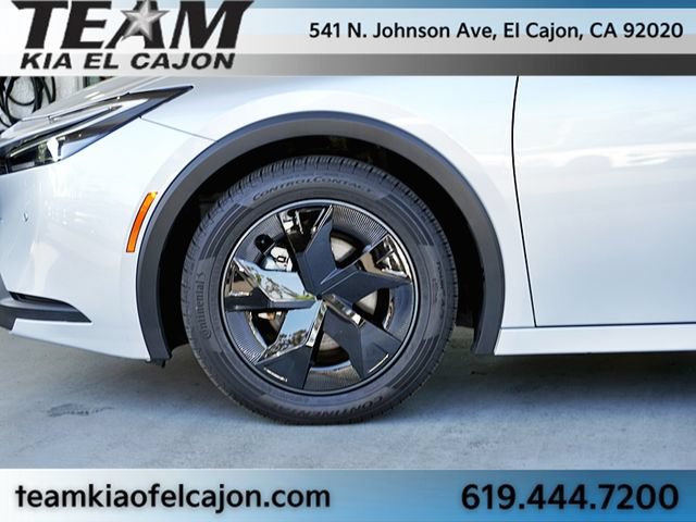 Used 2025 Toyota Prius LE FWD image 7