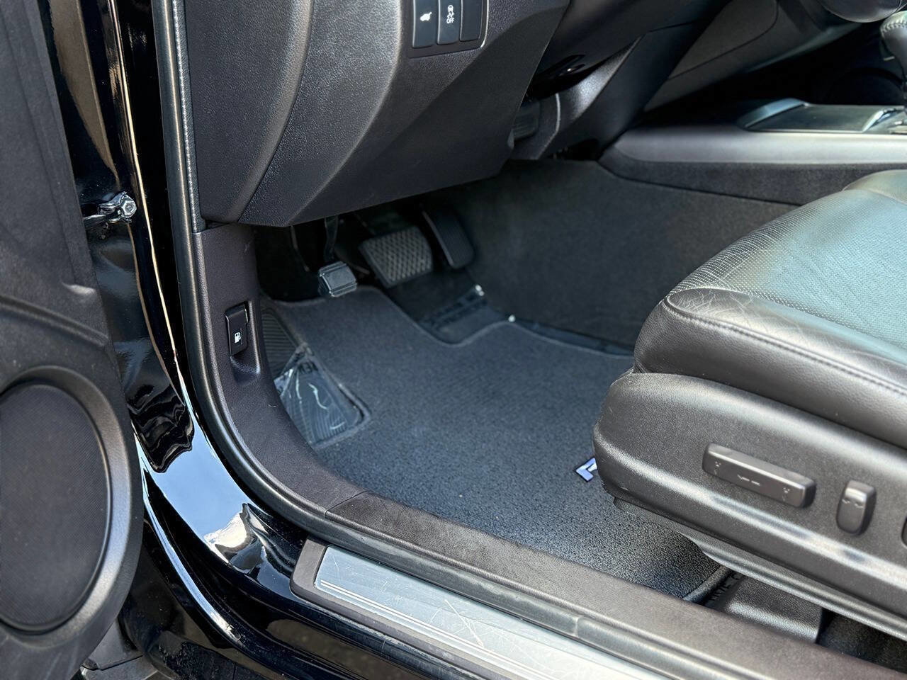 Used 2015 Acura RDX AWD w/ Technology Package image 3