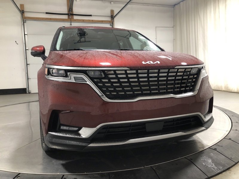 Used 2024 Kia Carnival SX Prestige image 2