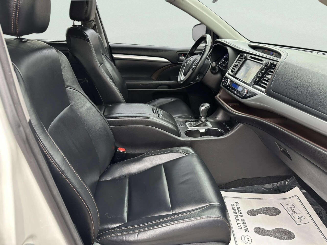Used 2017 Toyota Highlander XLE image 17