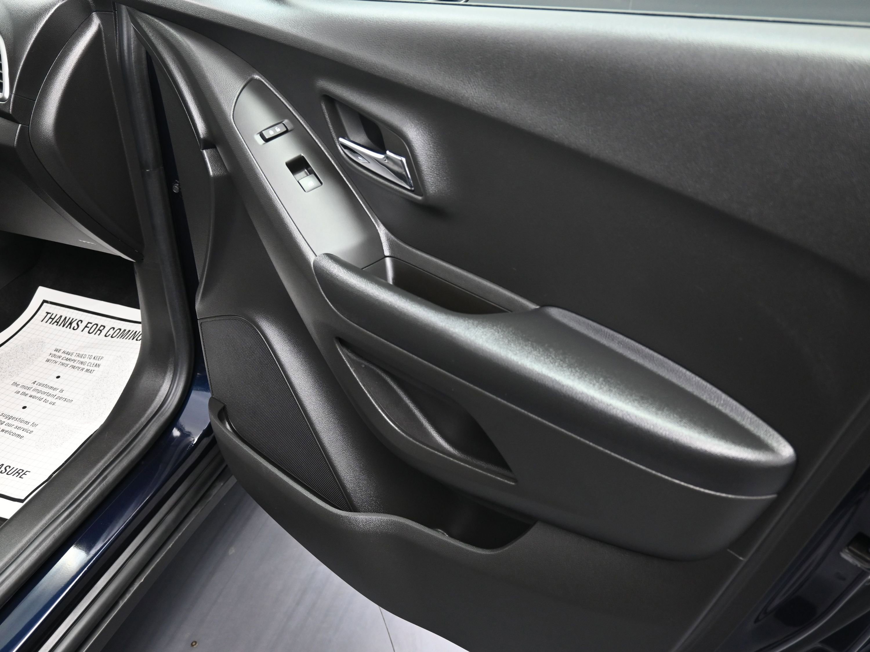 Used 2022 Chevrolet Trax LT w/ LT Convenience Package image 28