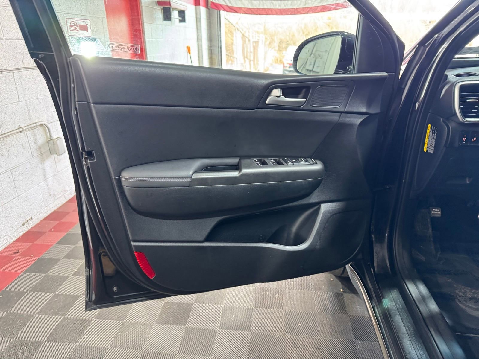 Used 2020 Kia Sportage S image 9