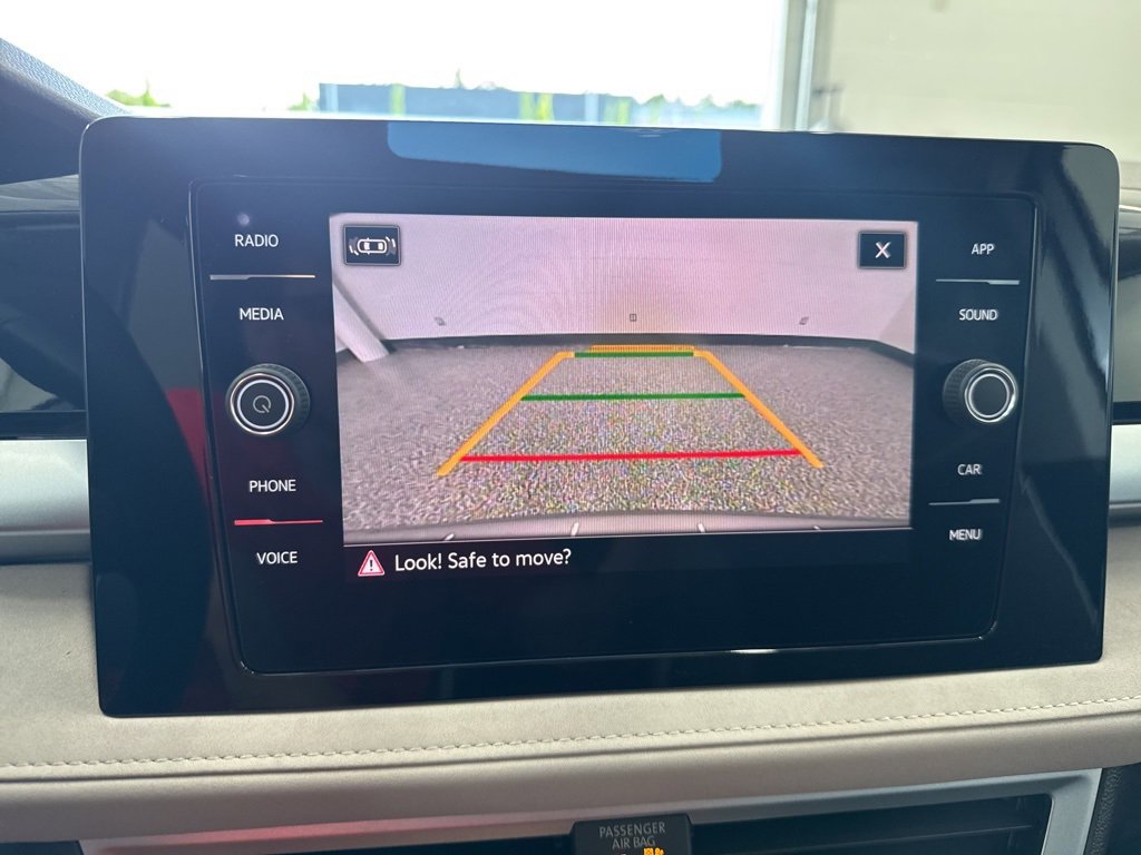 Certified 2025 Volkswagen Taos SE image 22