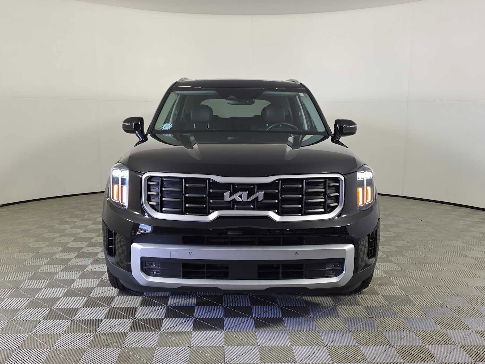 Used 2024 Kia Telluride SX w/ Towing Package image 6