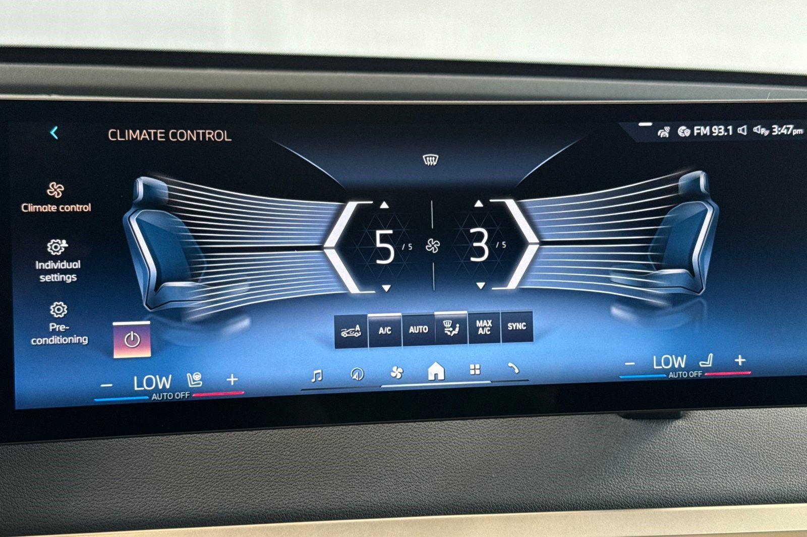 Certified 2024 BMW iX xDrive50 w/ Sport Package AWD/4WD image 28