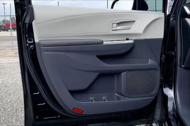 Certified 2024 Toyota Sienna LE FWD image 21