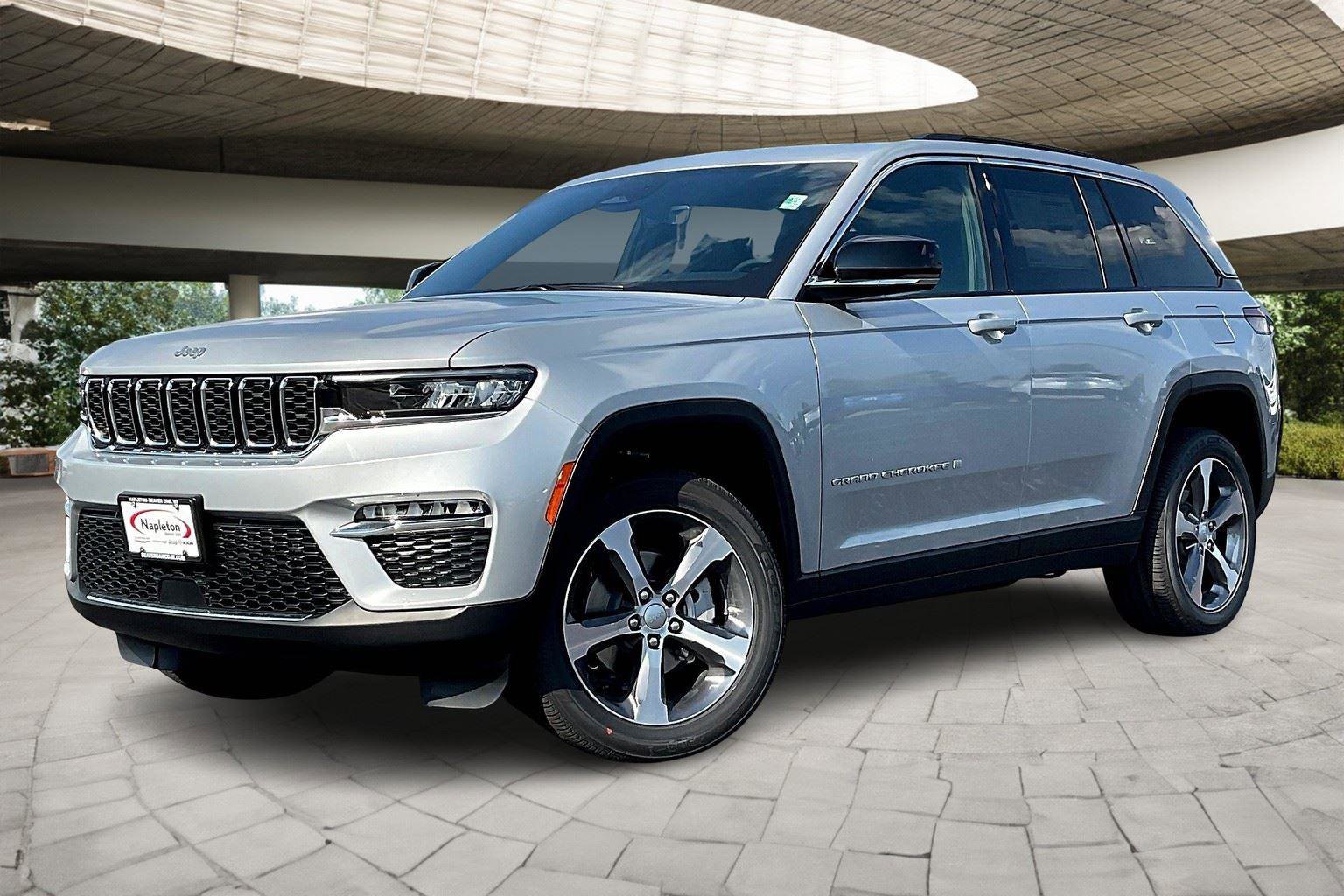 New 2025 Jeep Grand Cherokee Limited w/ Trailer Tow Package