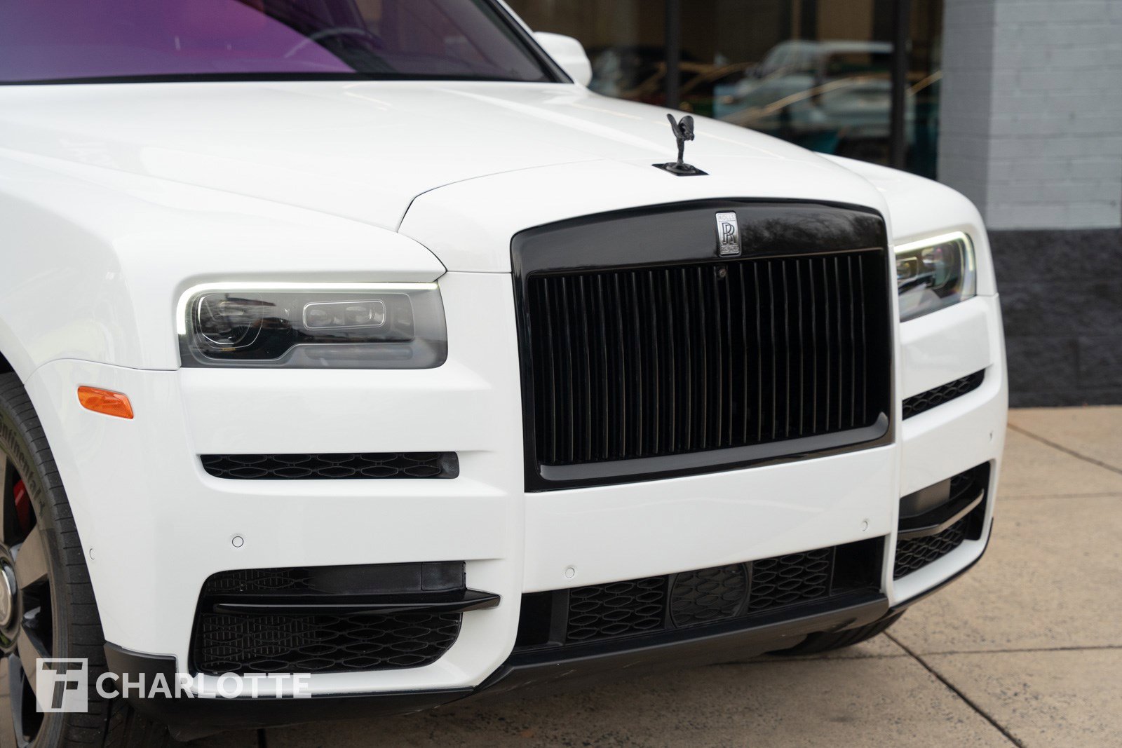 Used 2022 Rolls-Royce Cullinan image 2