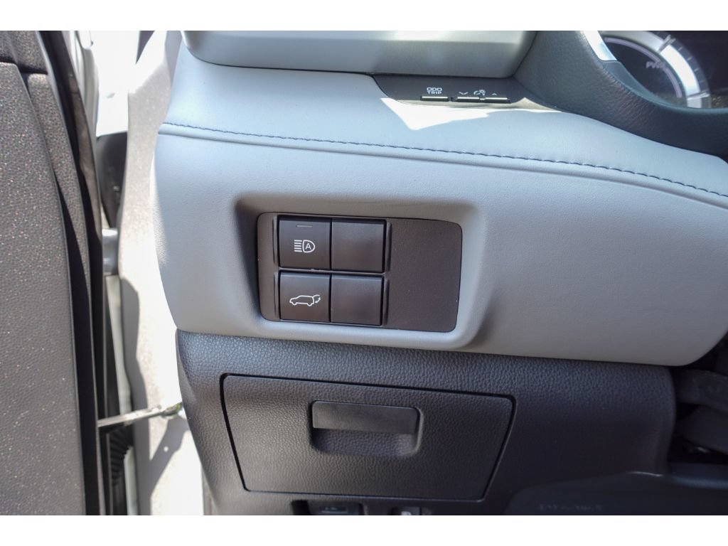 Used 2023 Toyota Highlander XLE FWD image 13