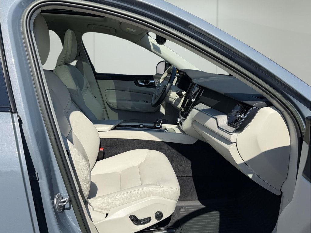 Used 2023 Volvo XC60 B5 Plus w/ Climate Package AWD/4WD image 11