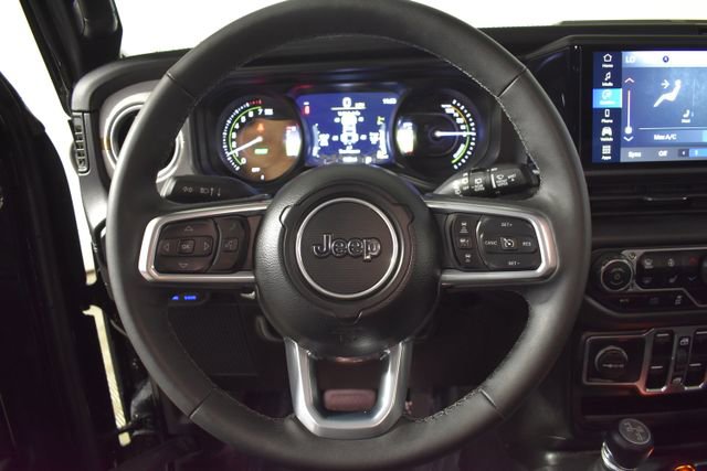 Used 2025 Jeep Wrangler Unlimited Sahara AWD/4WD image 15