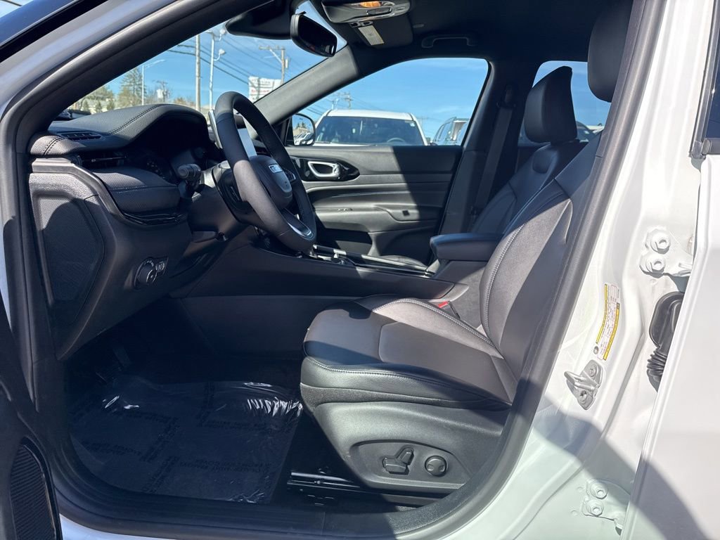 Used 2026 Jeep Compass Limited AWD/4WD image 16