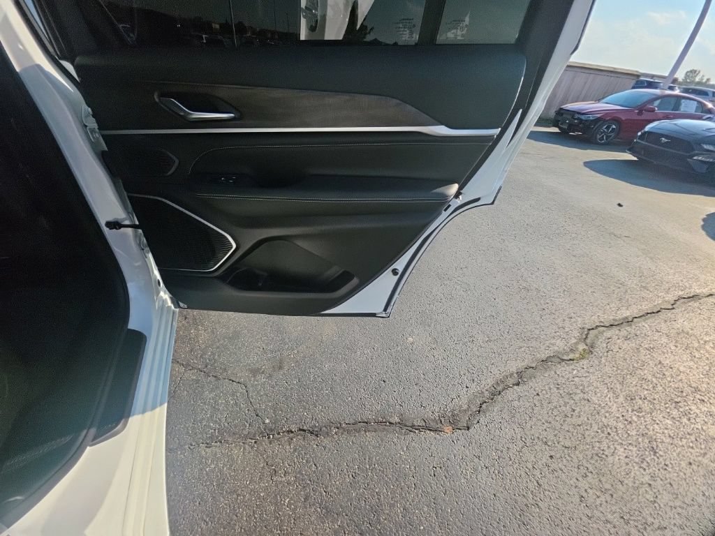 Used 2026 Jeep Grand Cherokee L Limited AWD/4WD image 29