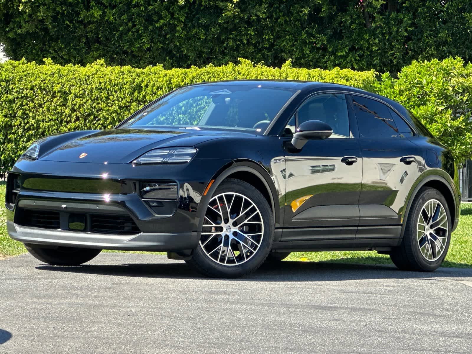 New 2026 Porsche Macan Electric RWD image 1