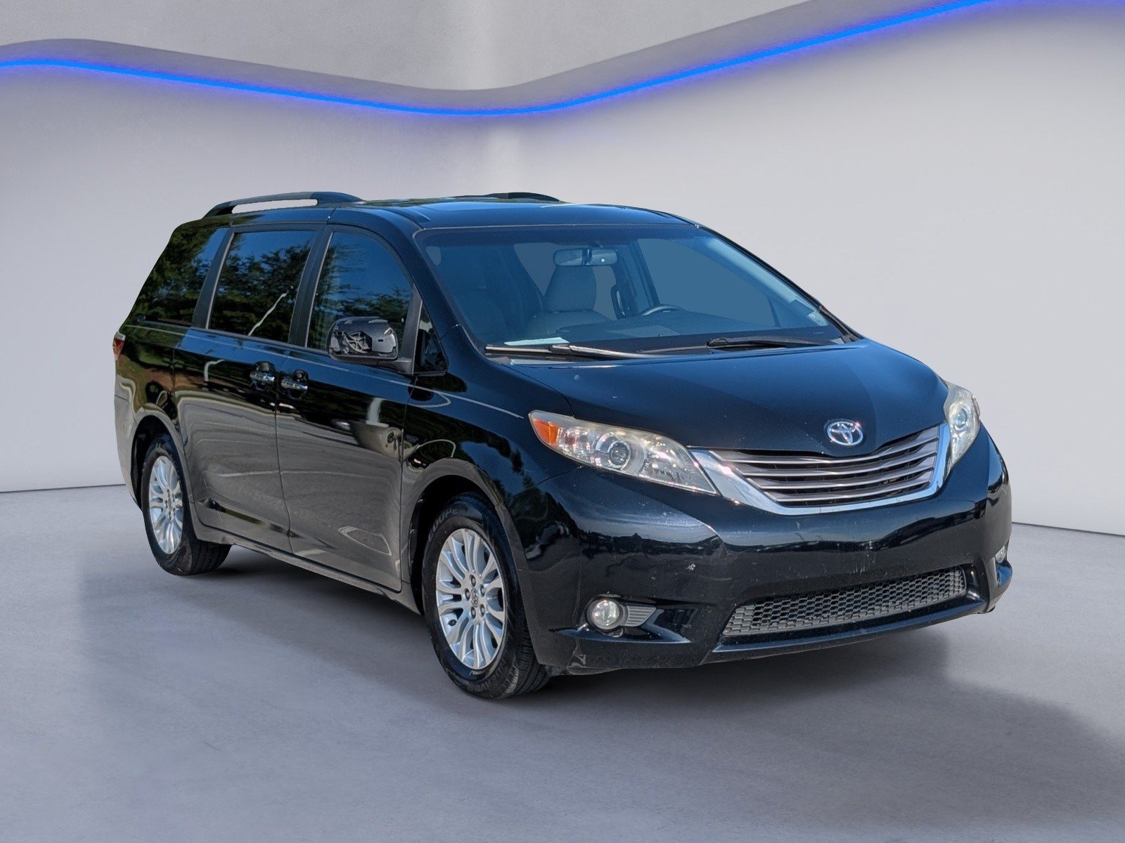 Used 2015 Toyota Sienna XLE FWD image 5