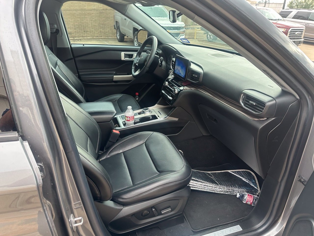 Used 2022 Ford Explorer Limited w/ Equipment Group 301A RWD image 16