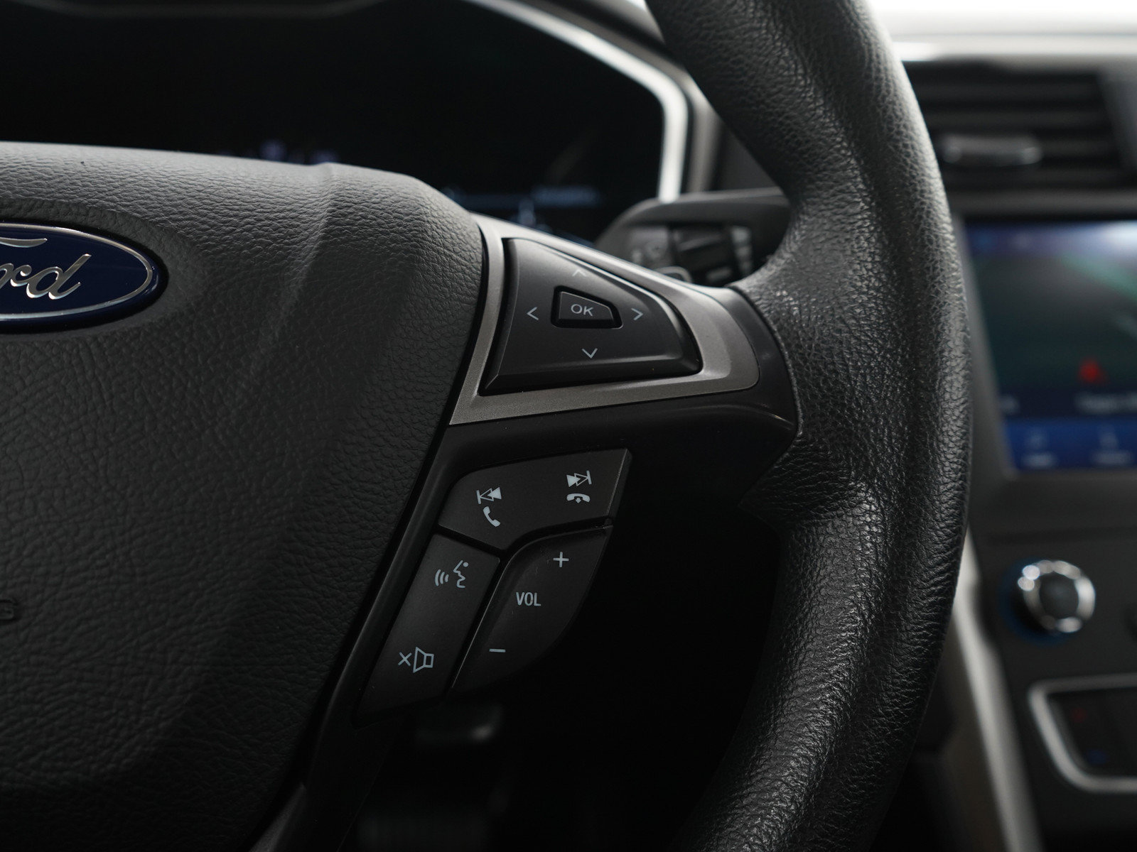 Used 2019 Ford Fusion SE FWD image 23