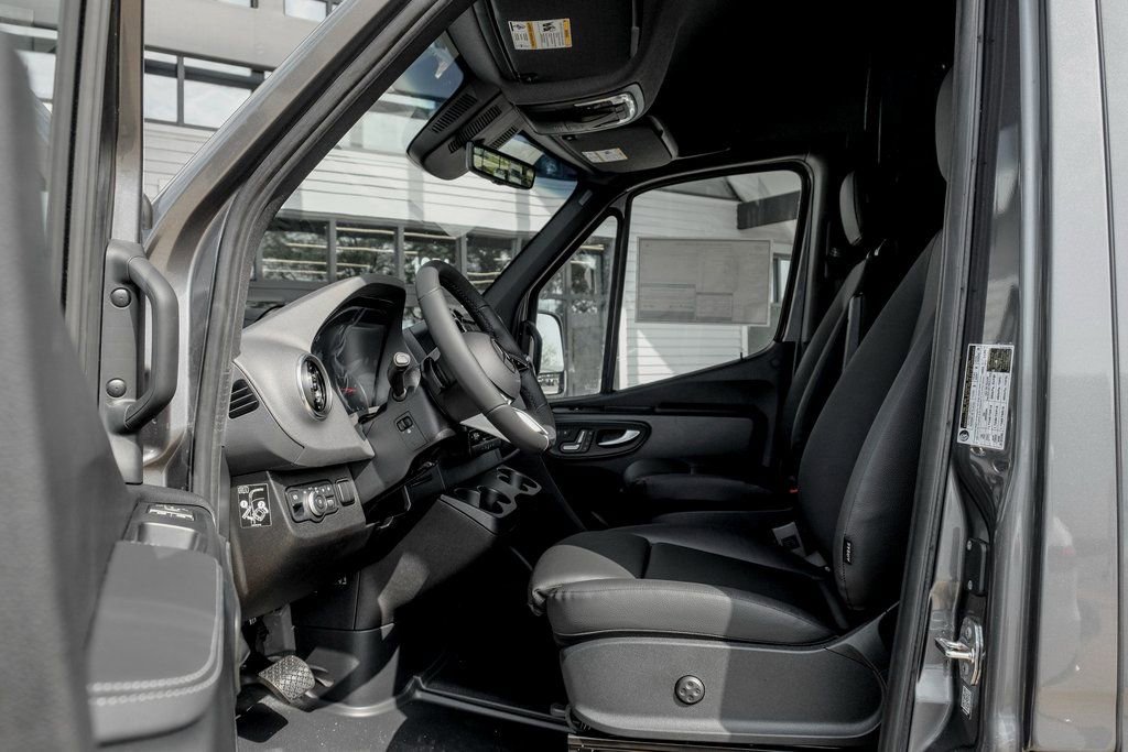Used 2025 Mercedes-Benz Sprinter 2500 image 12