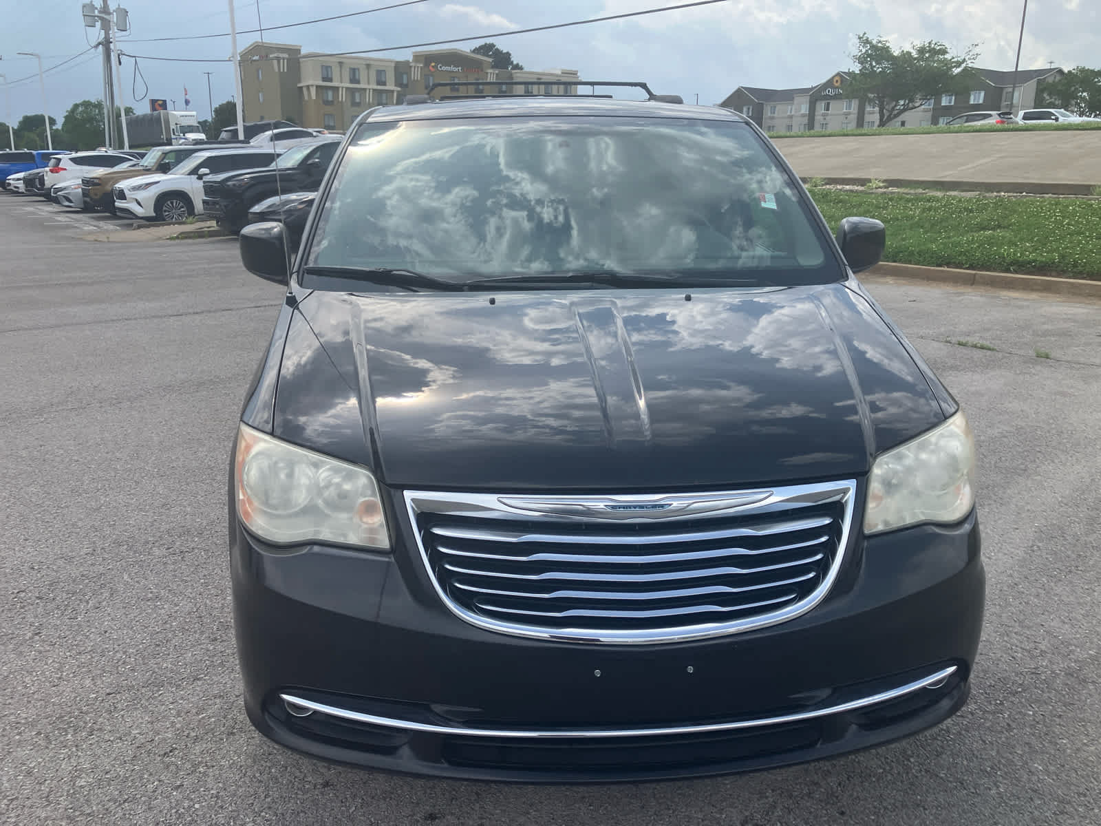 Used 2013 Chrysler Town & Country Touring FWD image 2