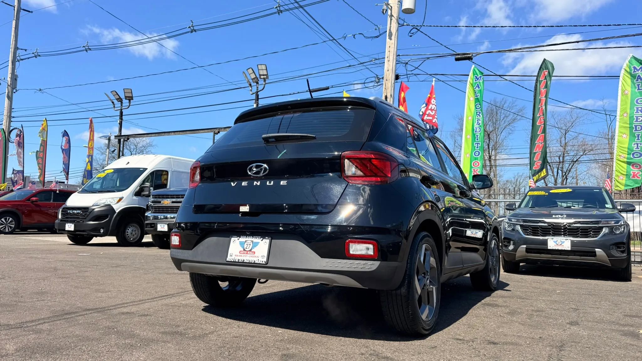 Used 2025 Hyundai Venue SEL image 9
