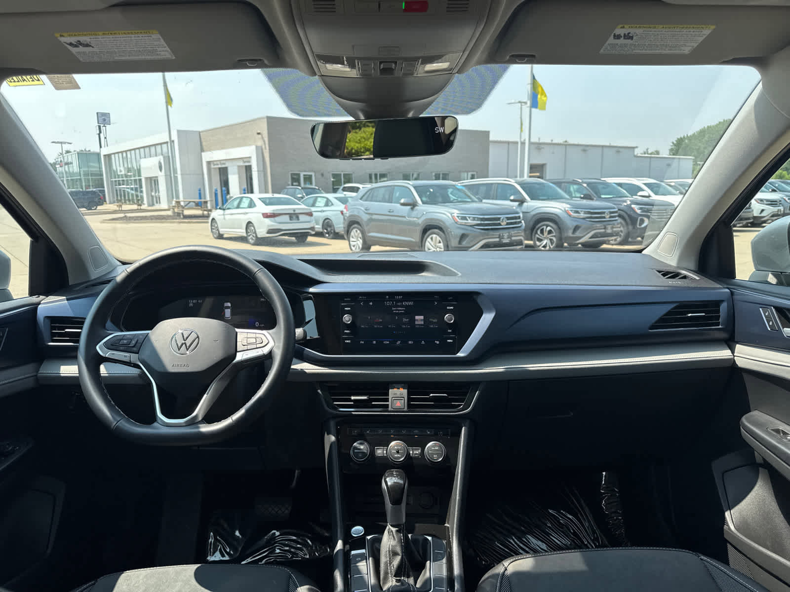 Certified 2024 Volkswagen Taos SE image 10