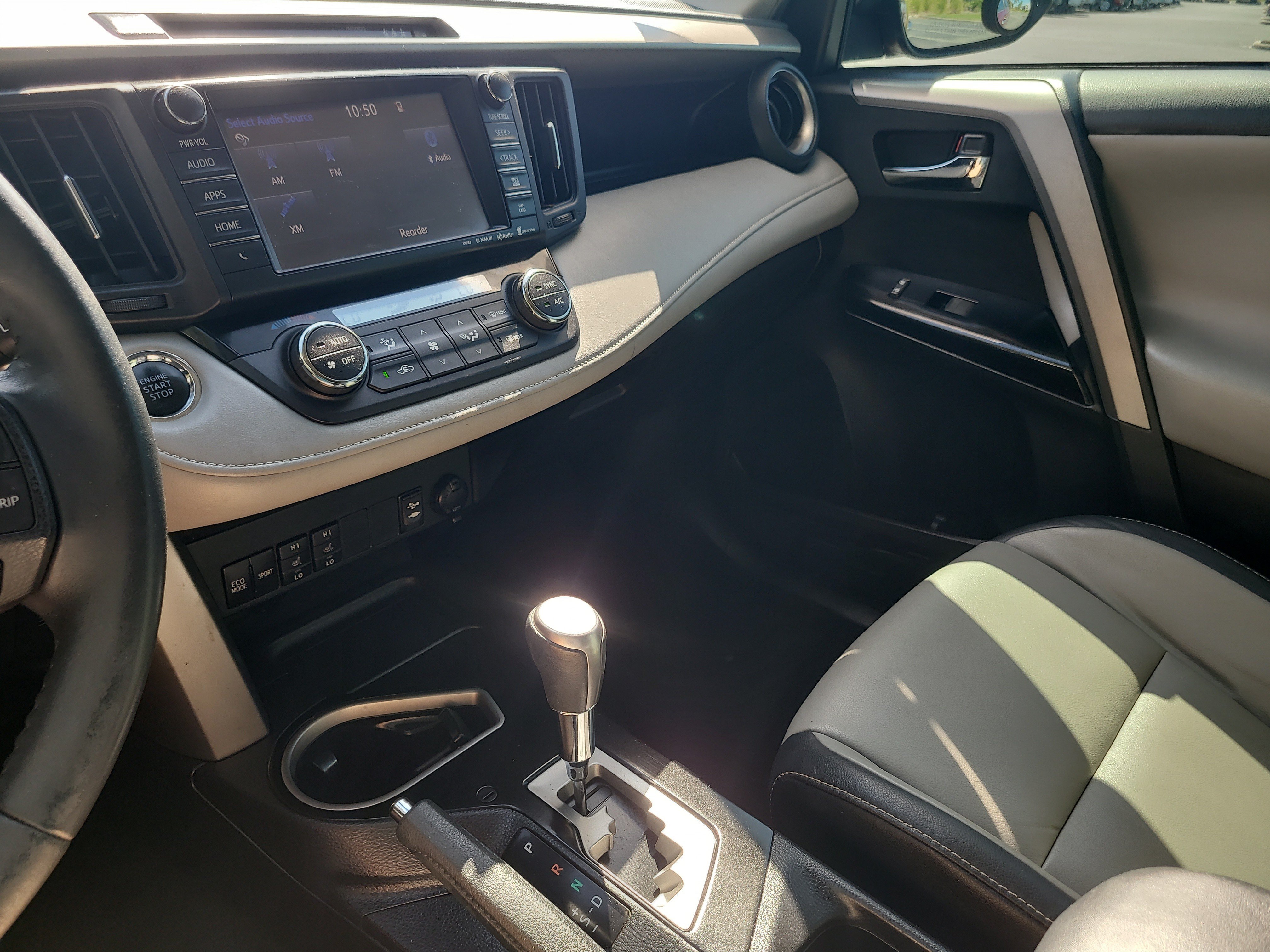 Used 2018 Toyota RAV4 Limited FWD image 23