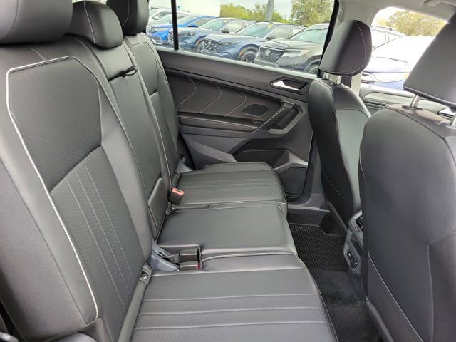 Certified 2024 Volkswagen Tiguan SE FWD image 10