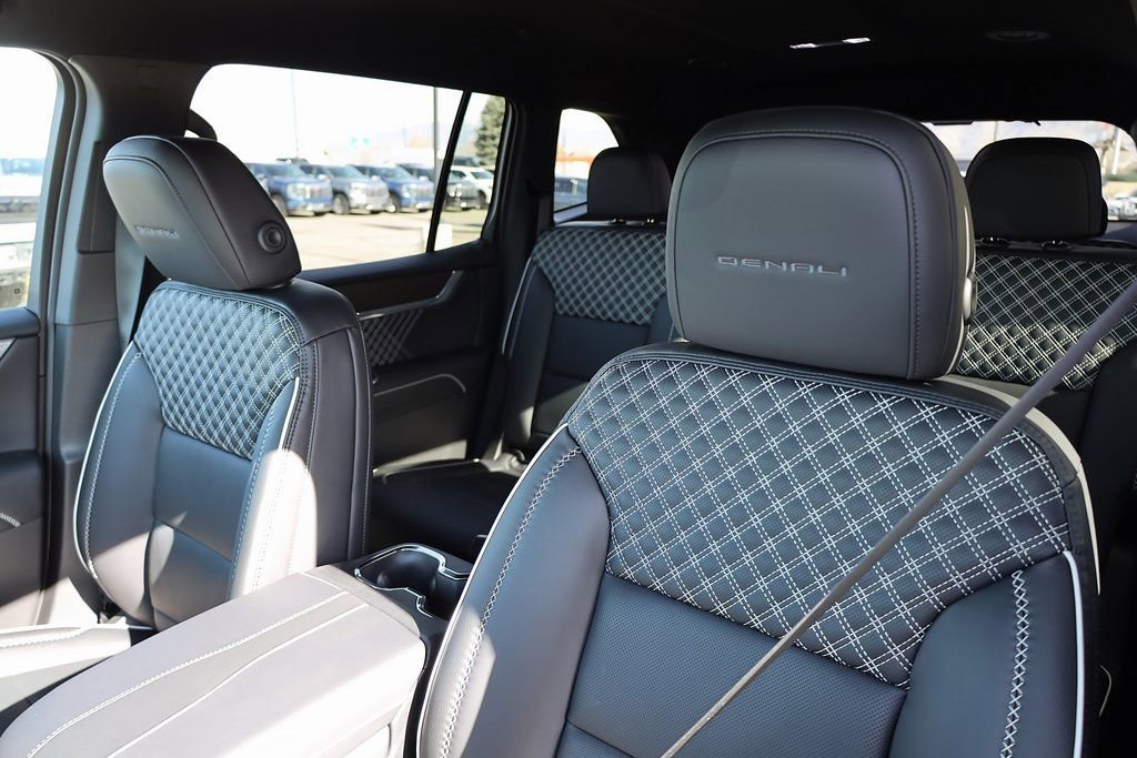 New 2026 GMC Acadia Denali w/ Super Cruise Package image 16