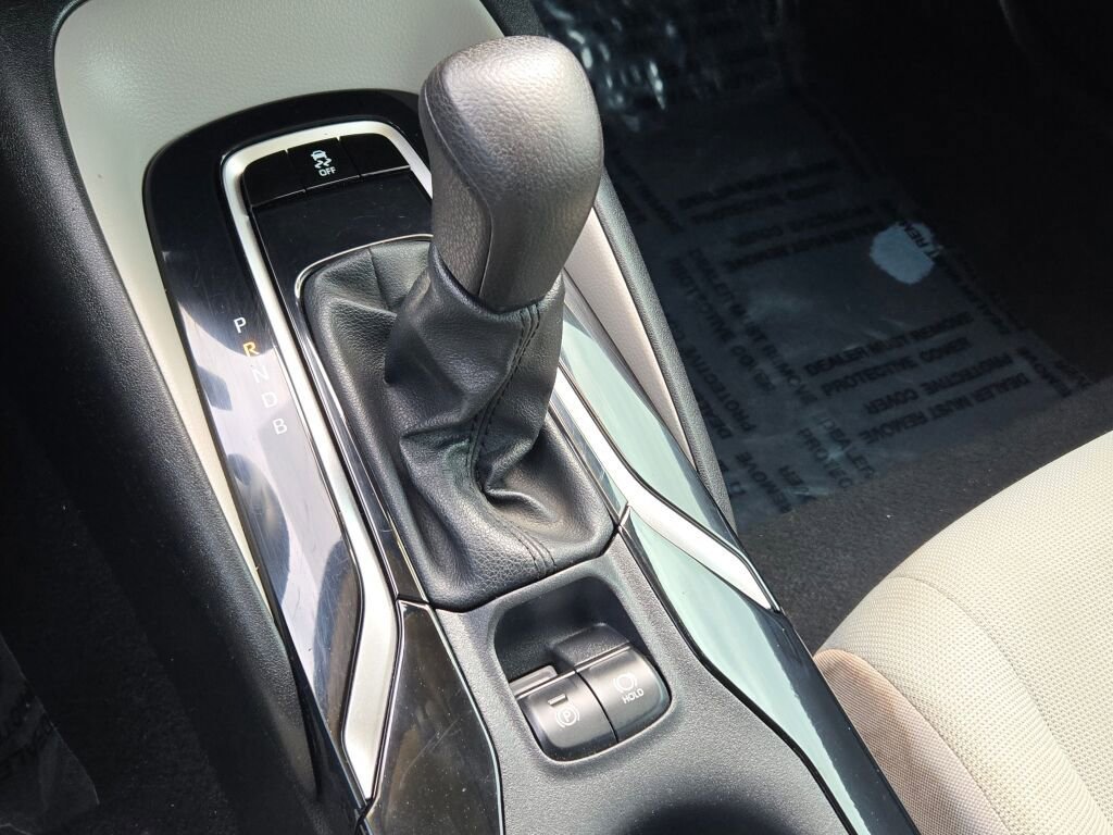 Used 2021 Toyota Corolla LE image 23