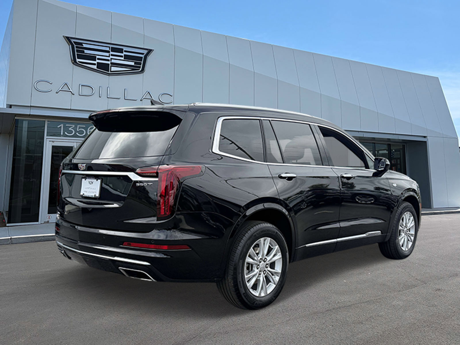 Certified 2024 Cadillac XT6 Luxury w/ LPO, Floor Liner Package AWD/4WD image 4