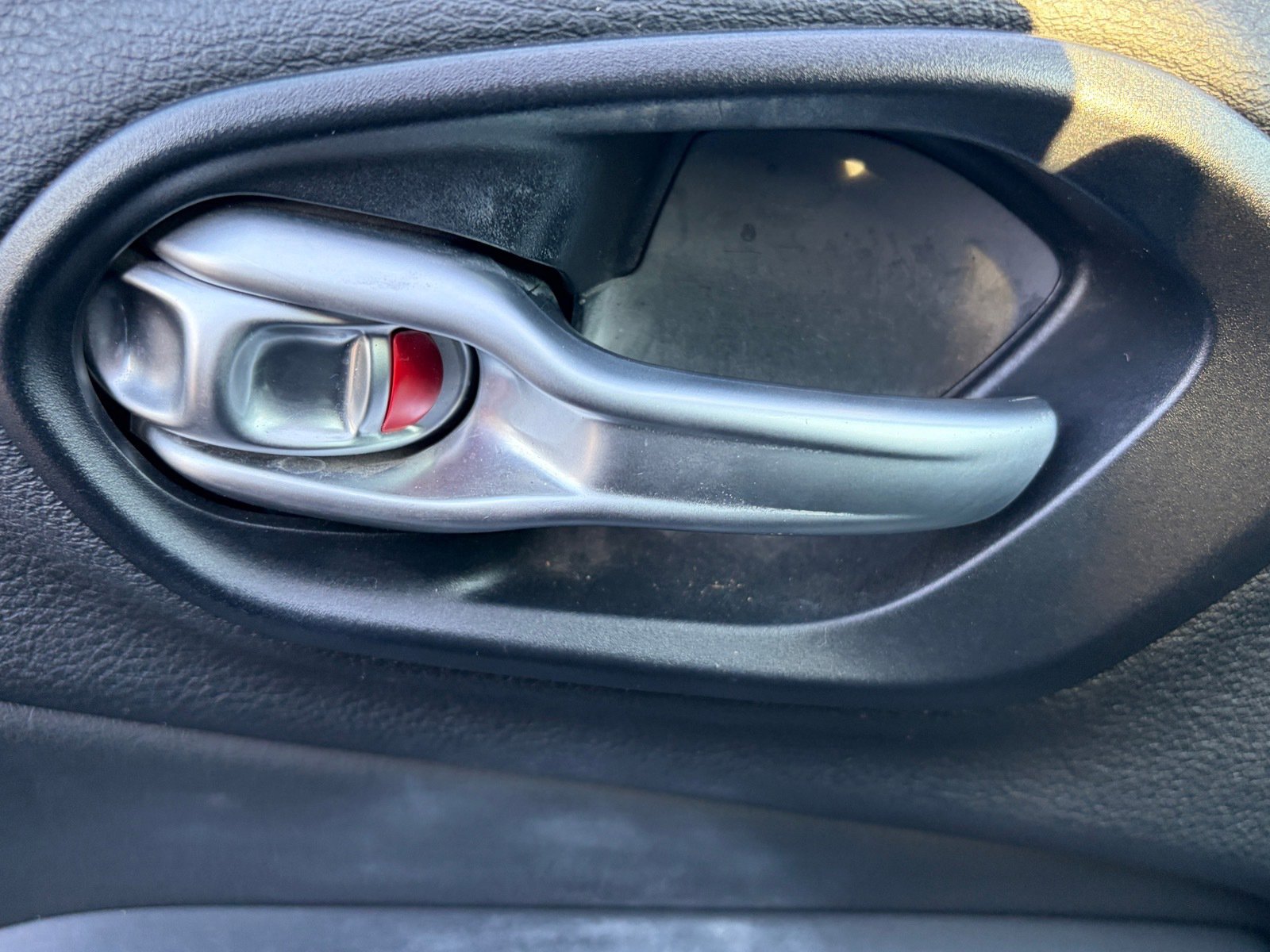 Used 2016 Jeep Cherokee Trailhawk image 8