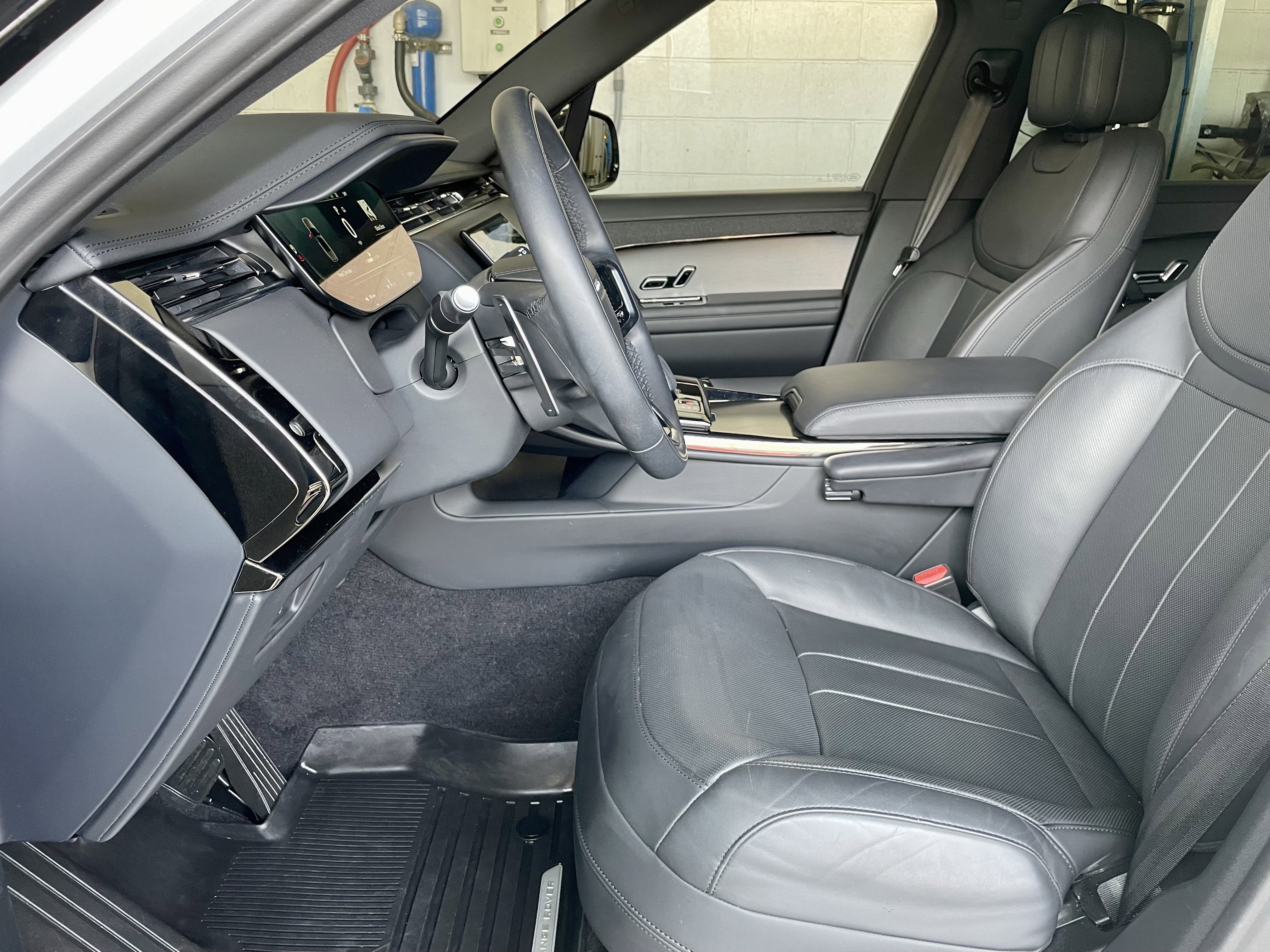 Used 2024 Land Rover Range Rover Sport SE image 14