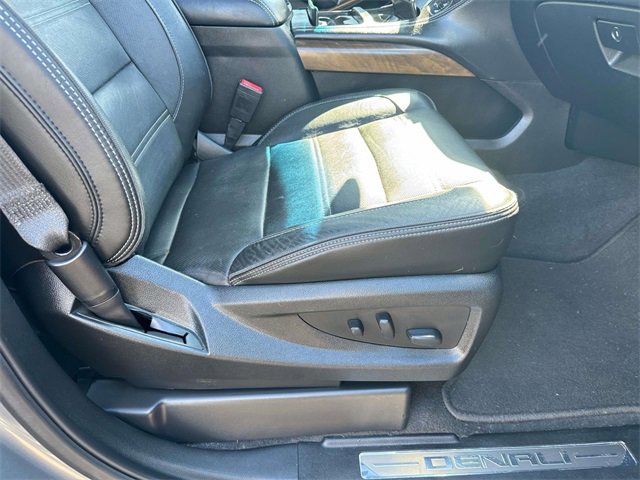Used 2020 GMC Yukon XL Denali w/ Denali Premium Package image 17