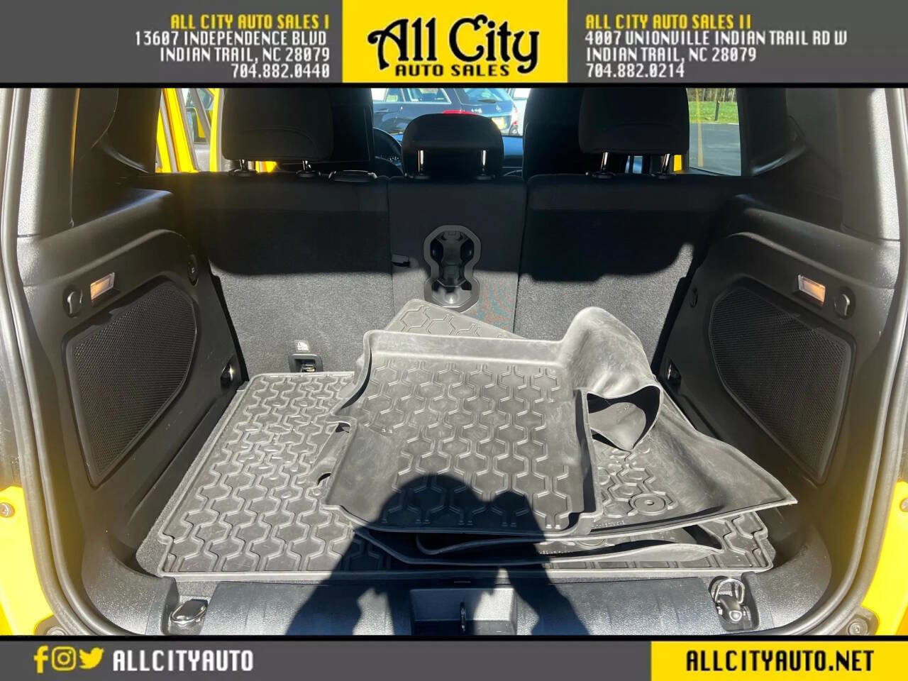 Used 2015 Jeep Renegade Latitude w/ Popular Equipment Group image 35