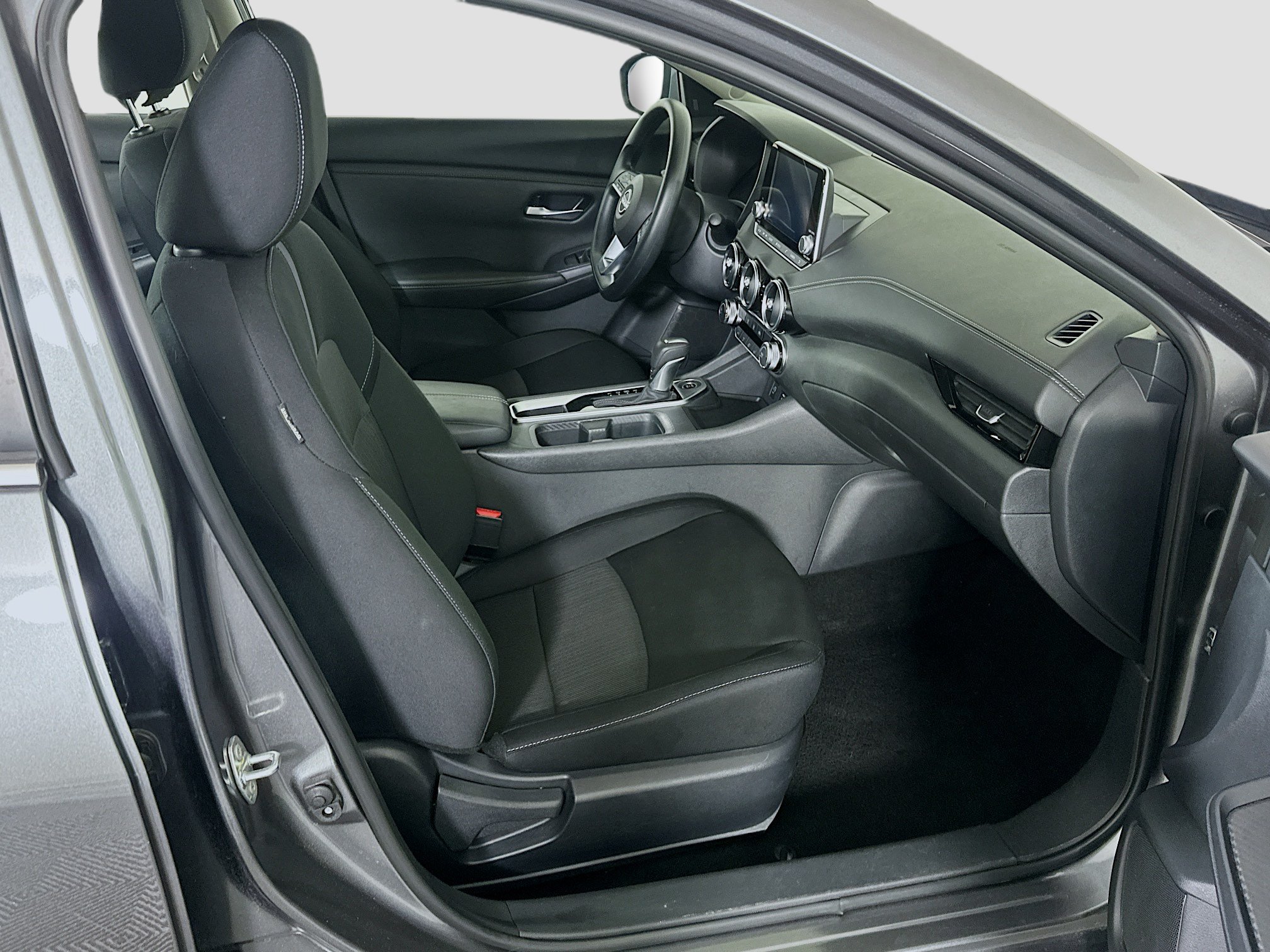 Used 2025 Nissan Sentra SV FWD image 28