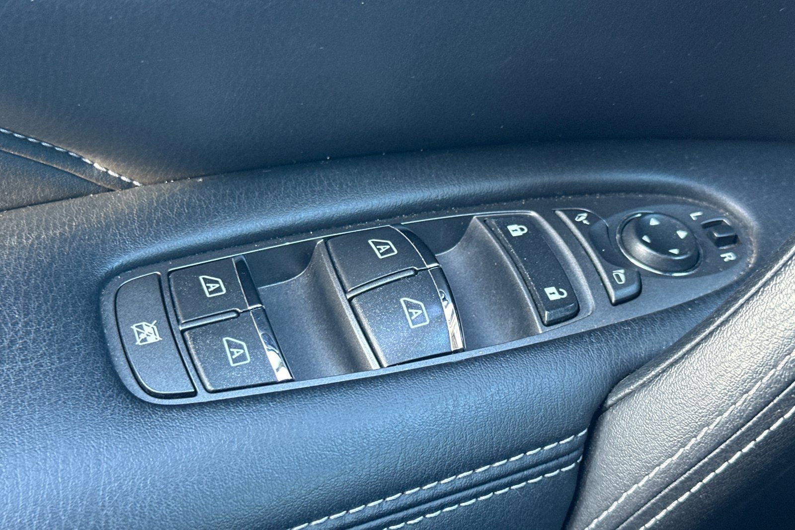 Used 2018 INFINITI QX80 2WD w/ Driver Assistance Package image 12