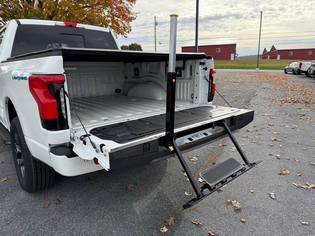 Used 2023 Ford F150 Lightning Lariat image 31