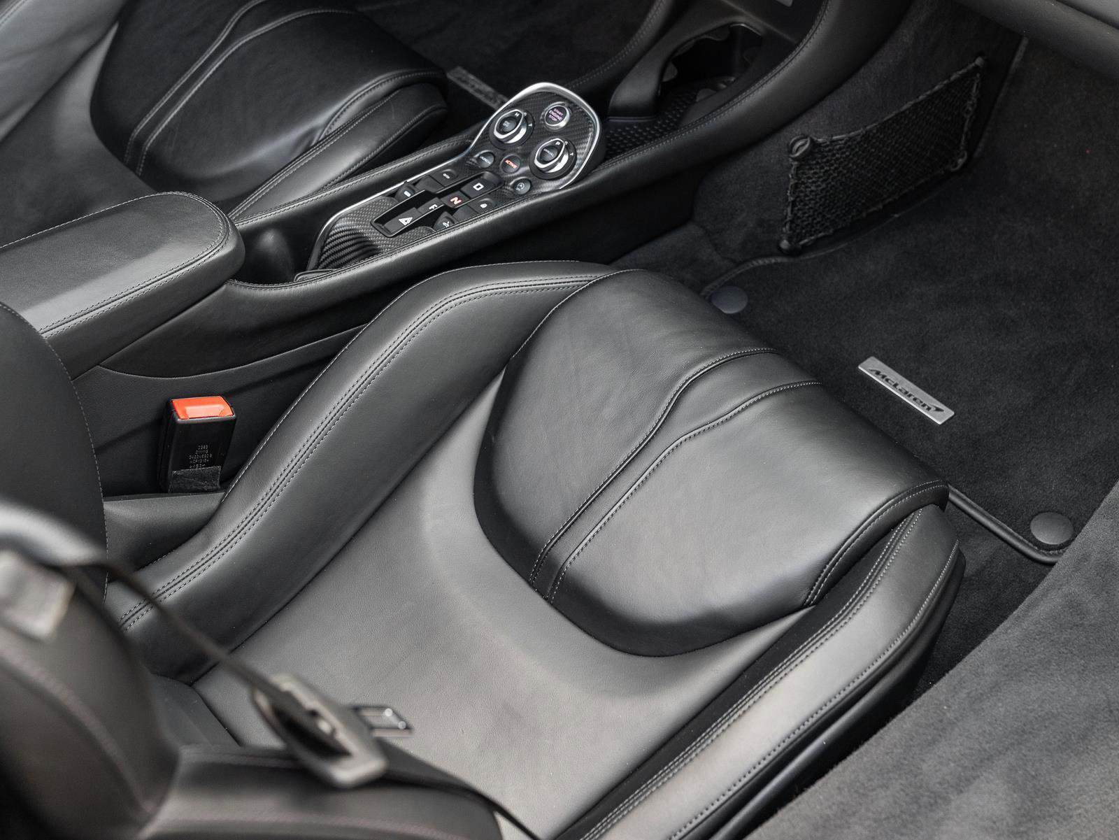 Used 2020 McLaren 570S Spider RWD image 30